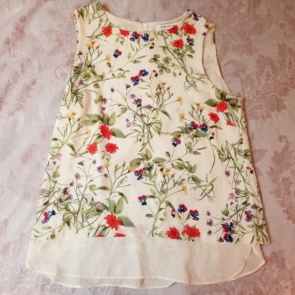 ☘3 for $24☘Breezy floral top